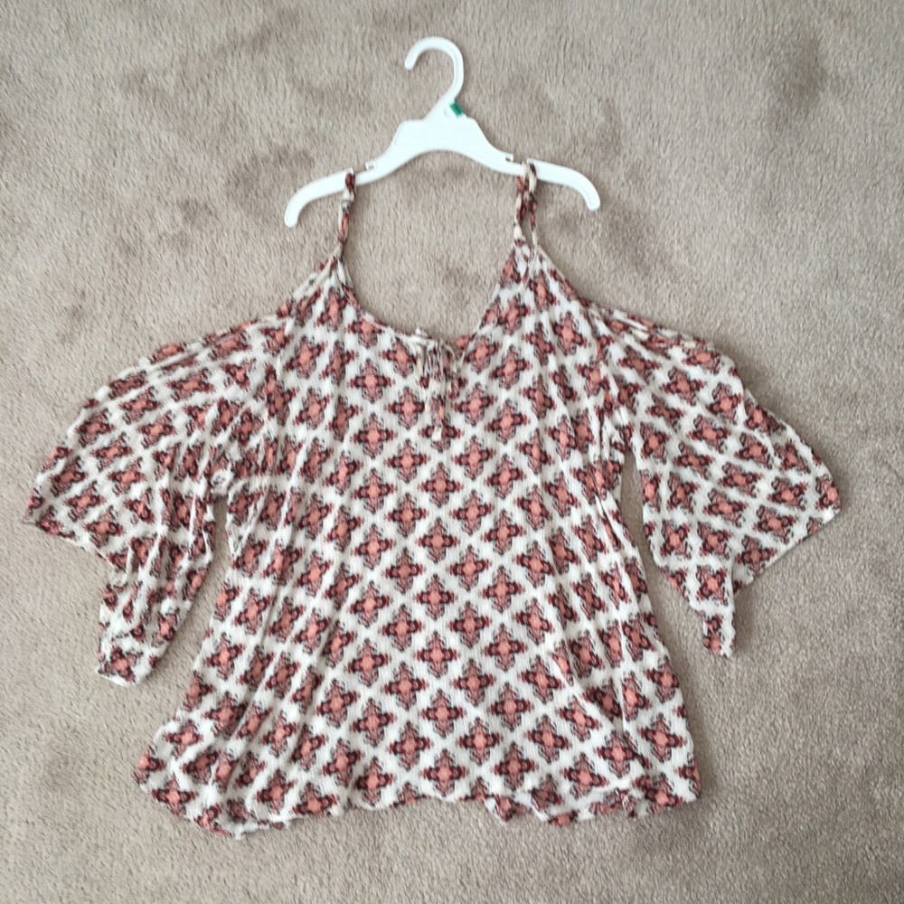 Cold shoulder tribal print top